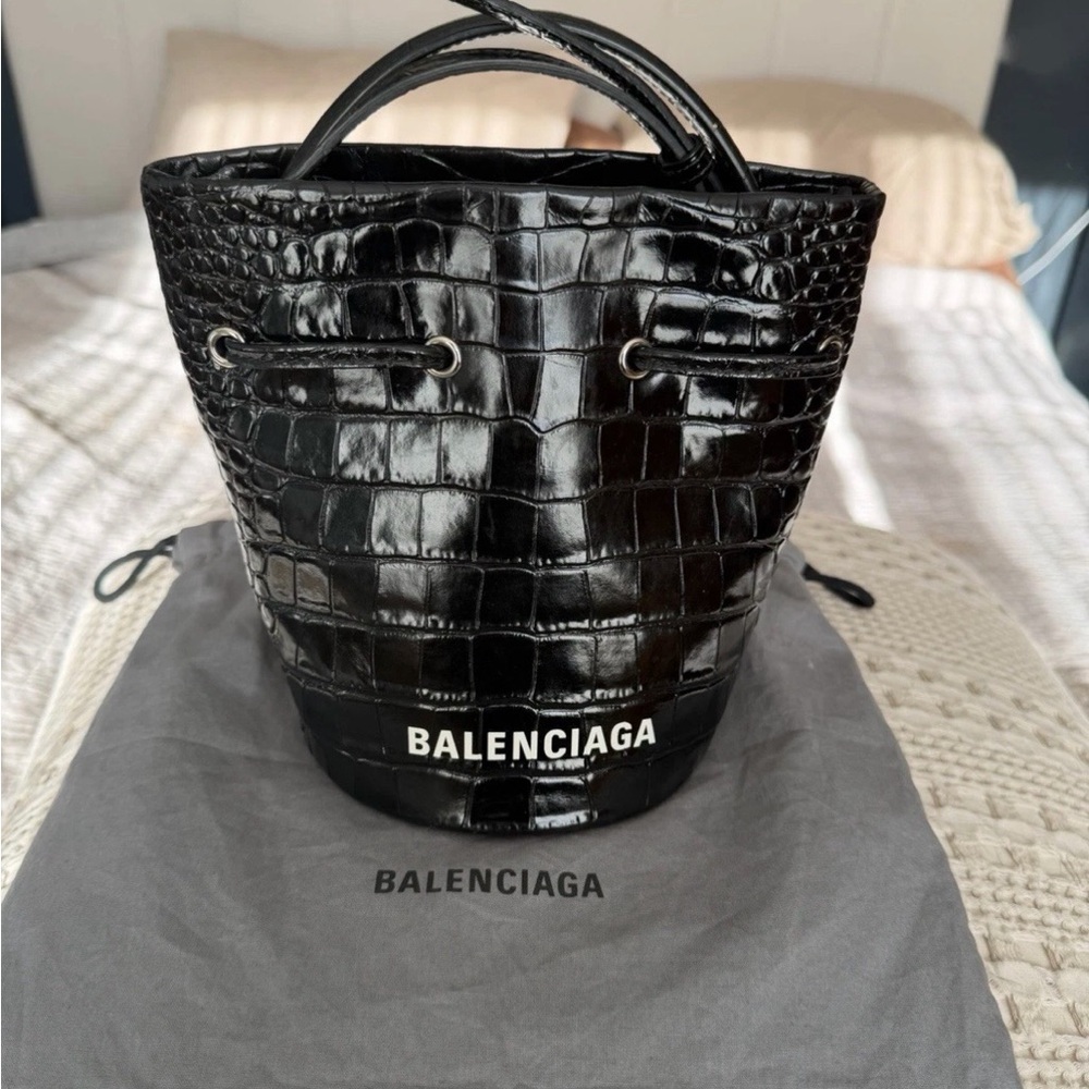 Balenciaga Wheel xs bucket bag